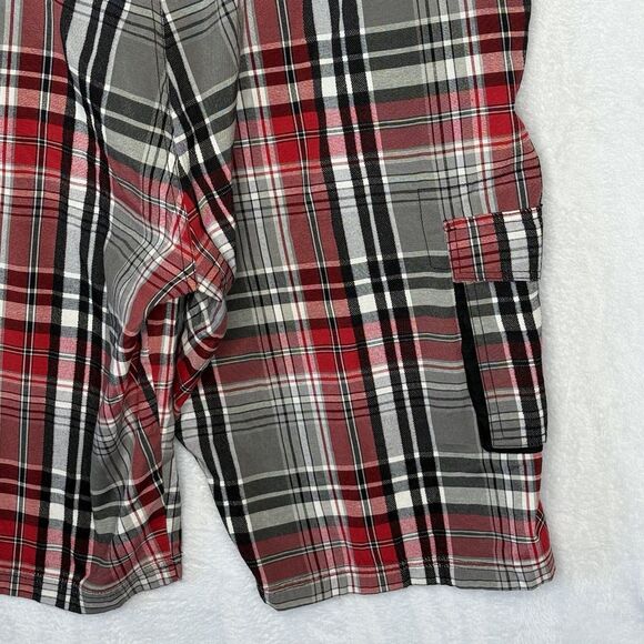 GB Red Plaid Cargo Shorts Mens Size 42 Regular Fit Flat Front Button Zip - Picture 9 of 16